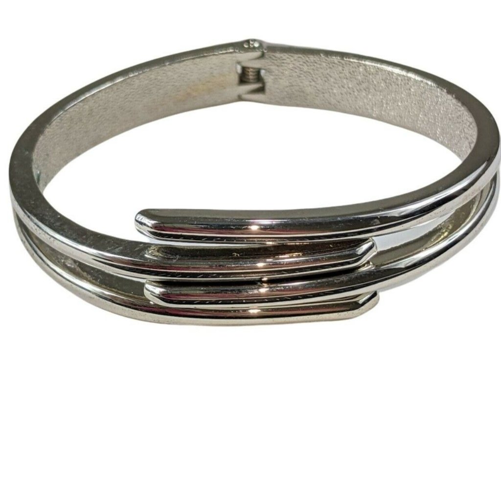 Vintage Silver-Tone Hinged Bangle Bracelet With Overlapping Design & Secure Clas